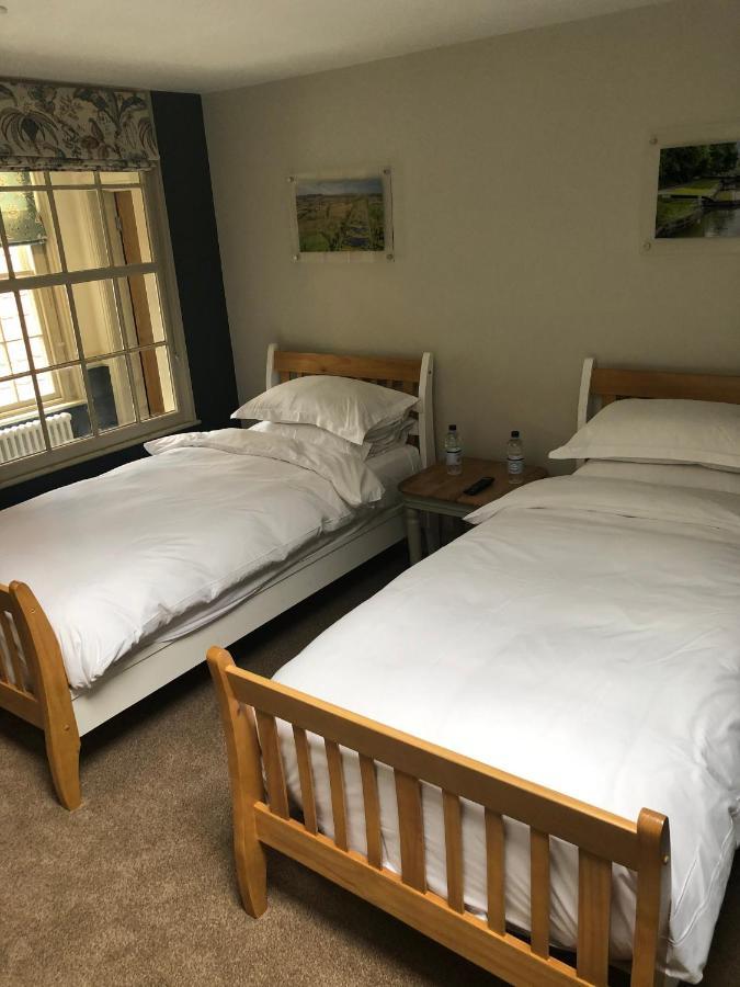 דביזס The Peppermill Town House Hotel & Restaurant מראה חיצוני תמונה