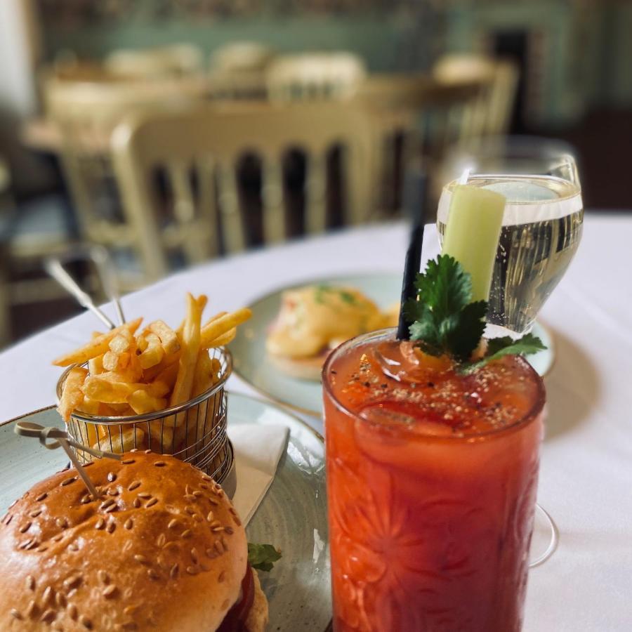 דביזס The Peppermill Town House Hotel & Restaurant מראה חיצוני תמונה