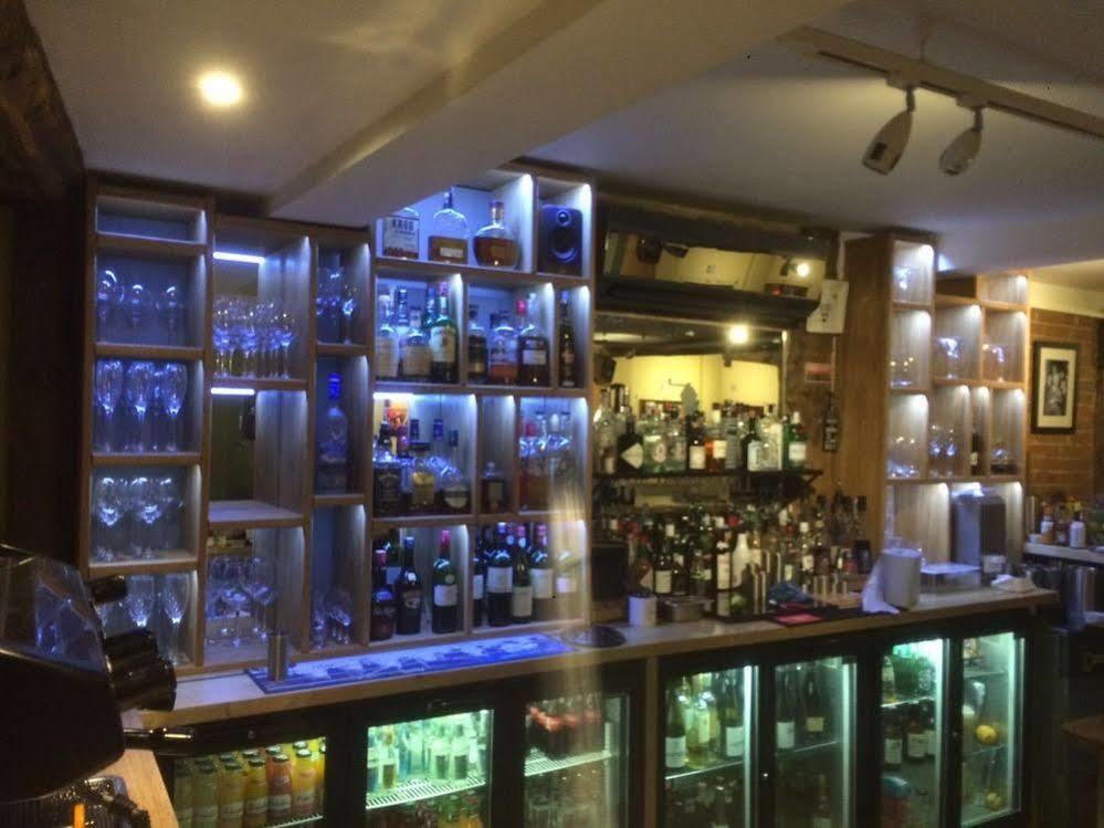 דביזס The Peppermill Town House Hotel & Restaurant מראה חיצוני תמונה